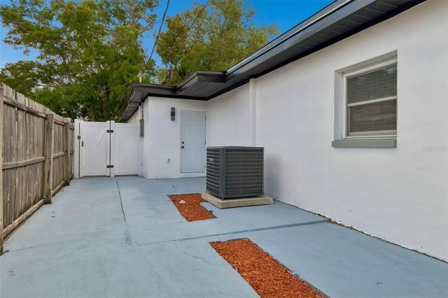 7439 37TH AVENUE N, St Petersburg, FL 33710