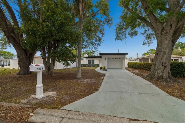 7439 37TH AVENUE N, St Petersburg, FL 33710