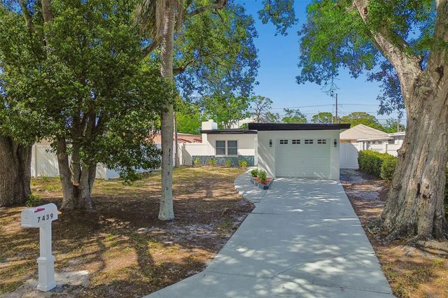 7439 37TH AVENUE N, St Petersburg, FL 33710