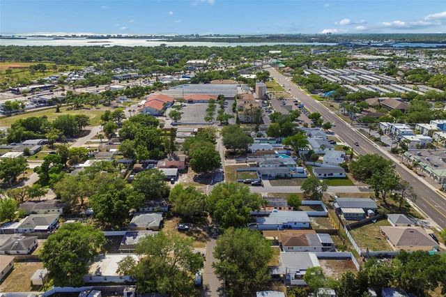 7439 37TH AVENUE N, St Petersburg, FL 33710