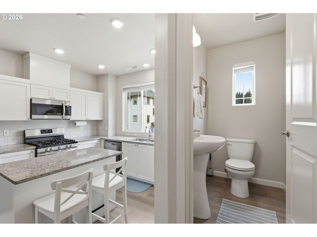 14200 Sw GOLD COAST Ter, Portland, OR 97224