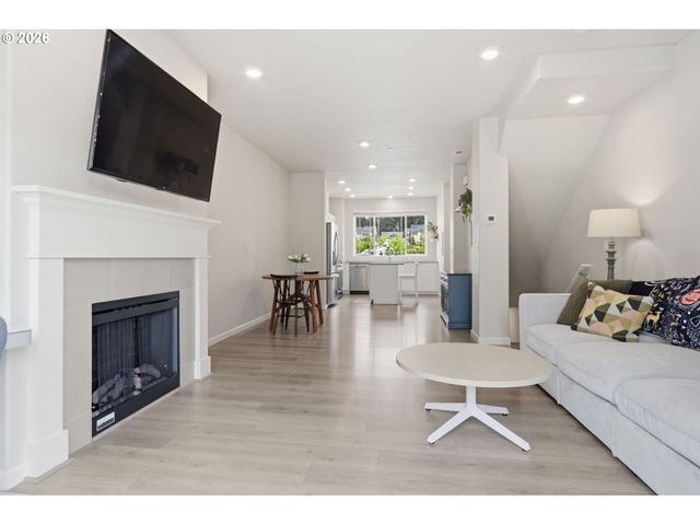 14200 Sw GOLD COAST Ter, Portland, OR 97224