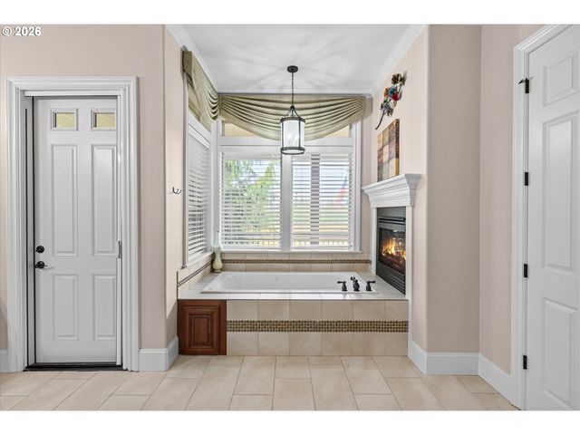 14575 S STONERIDGE Dr, Oregon City, OR 97045