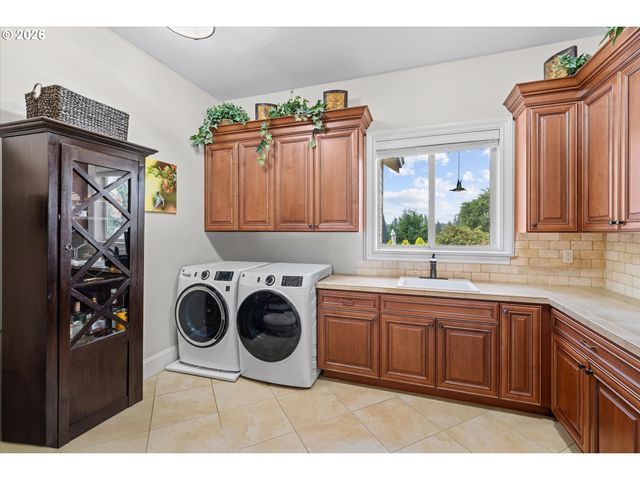 14575 S STONERIDGE Dr, Oregon City, OR 97045
