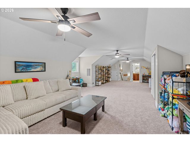 14575 S STONERIDGE Dr, Oregon City, OR 97045