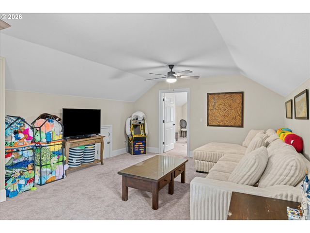 14575 S STONERIDGE Dr, Oregon City, OR 97045