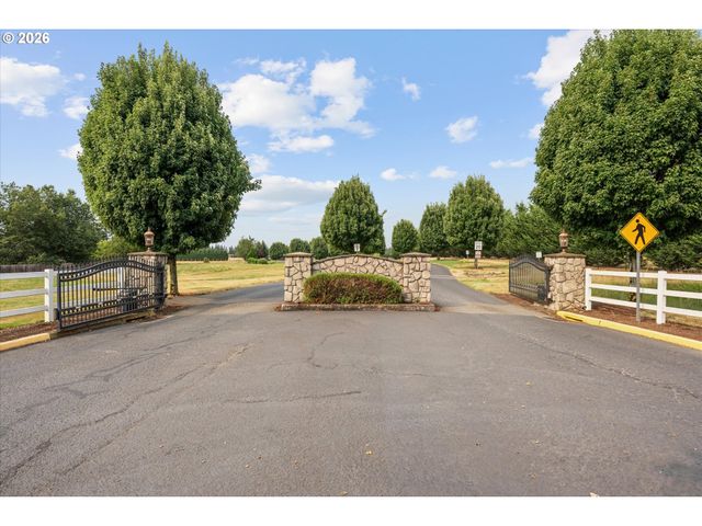 14575 S STONERIDGE Dr, Oregon City, OR 97045
