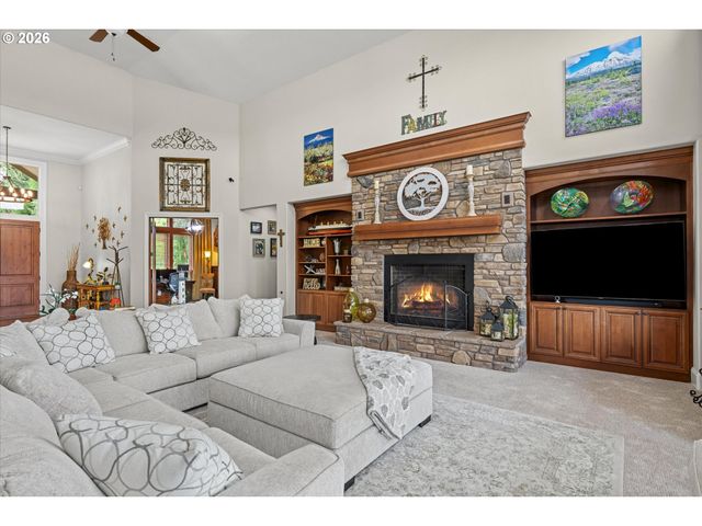 14575 S STONERIDGE Dr, Oregon City, OR 97045