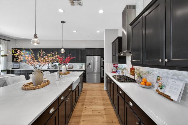 638 Mesa Dr S, Madera, CA 93636