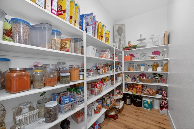 638 Mesa Dr S, Madera, CA 93636