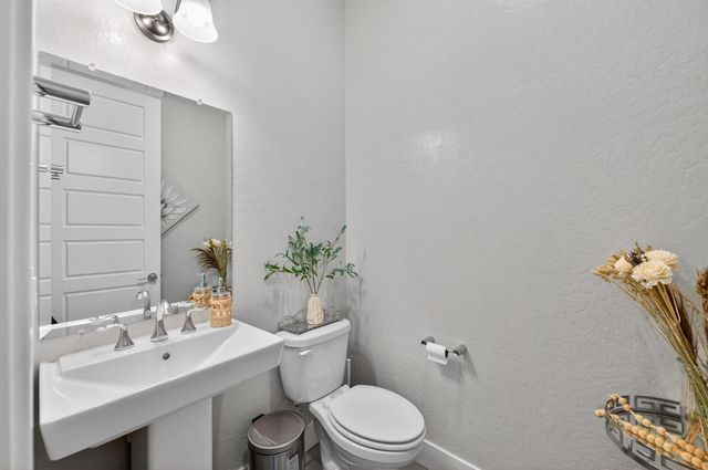 638 Mesa Dr S, Madera, CA 93636