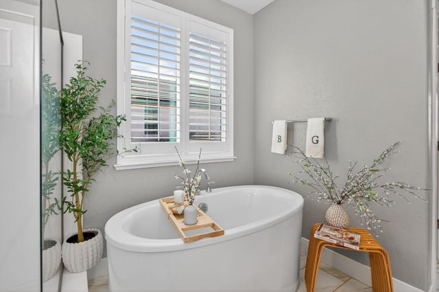 638 Mesa Dr S, Madera, CA 93636