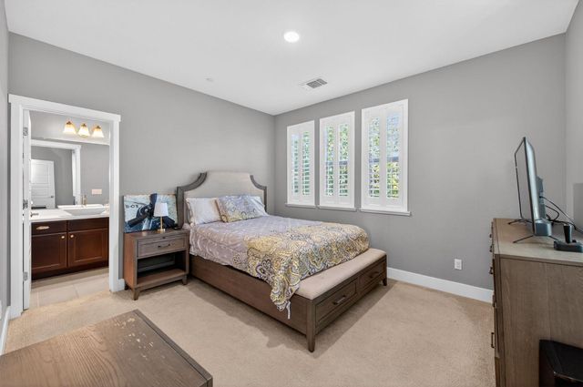 638 Mesa Dr S, Madera, CA 93636