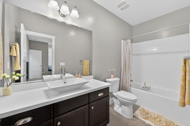 638 Mesa Dr S, Madera, CA 93636