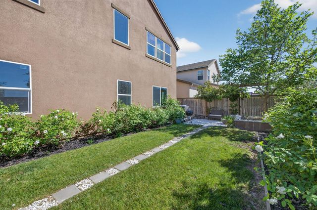 638 Mesa Dr S, Madera, CA 93636