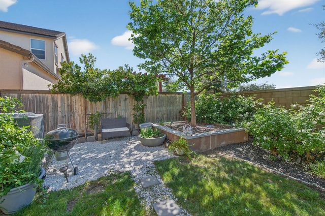 638 Mesa Dr S, Madera, CA 93636