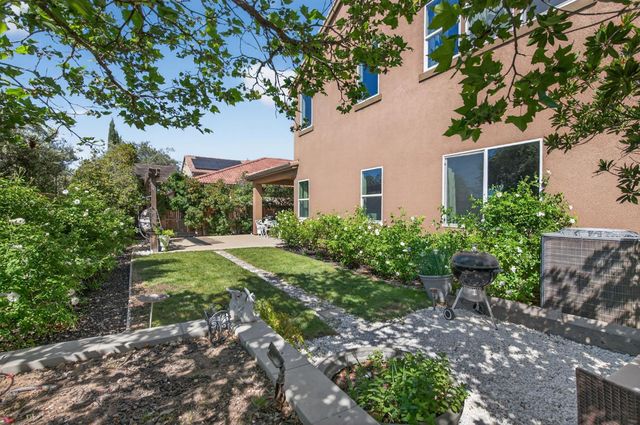 638 Mesa Dr S, Madera, CA 93636