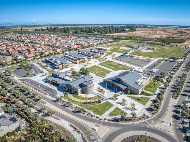 638 Mesa Dr S, Madera, CA 93636