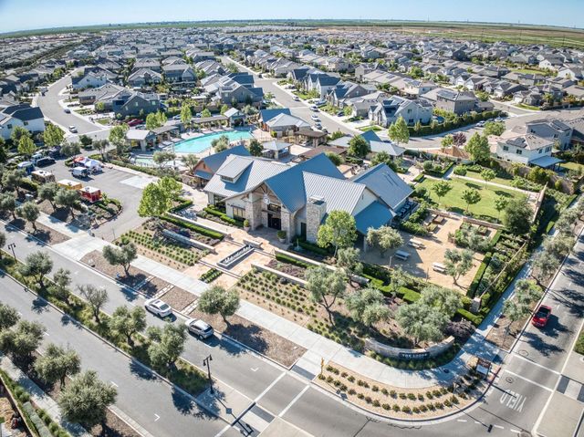 638 Mesa Dr S, Madera, CA 93636