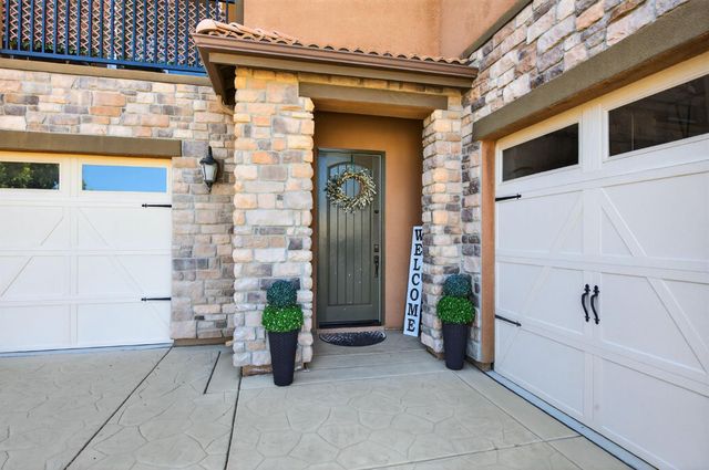 638 Mesa Dr S, Madera, CA 93636