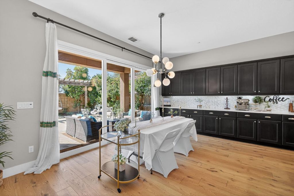 Image 17 of property listing at 638 Mesa Dr S, Madera, CA 93636