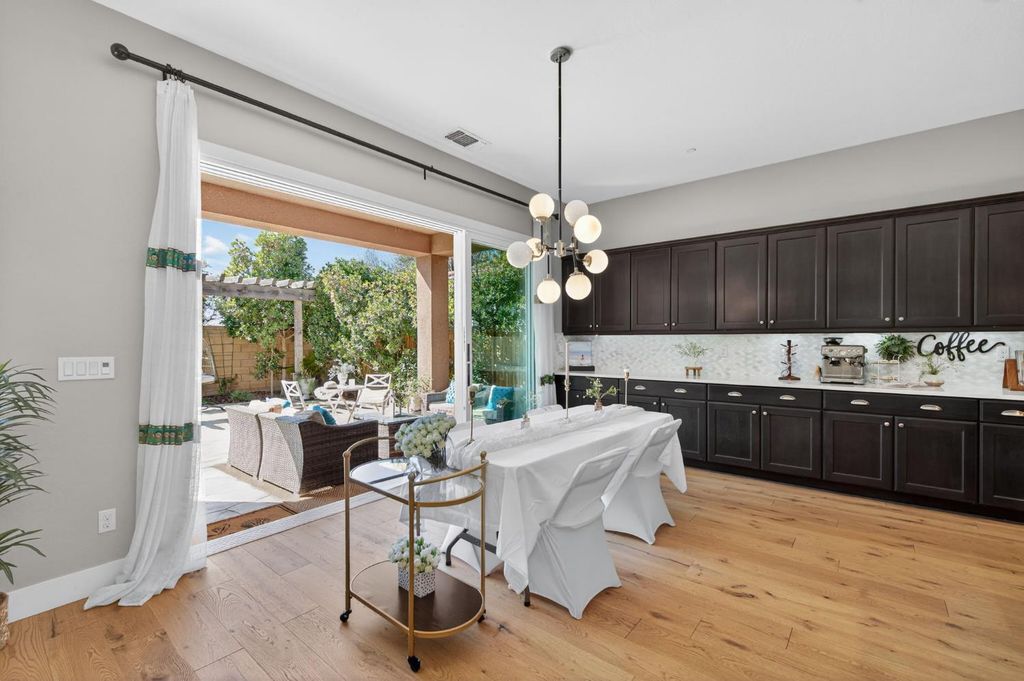 Image 18 of property listing at 638 Mesa Dr S, Madera, CA 93636