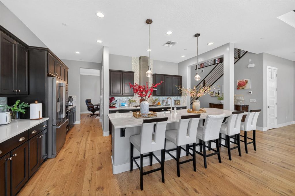 Image 19 of property listing at 638 Mesa Dr S, Madera, CA 93636