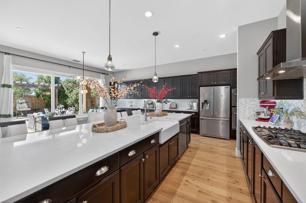 Image 21 of property listing at 638 Mesa Dr S, Madera, CA 93636