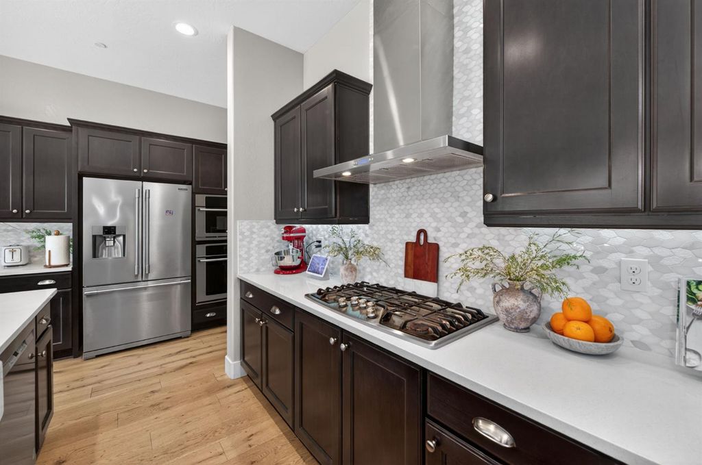 Image 22 of property listing at 638 Mesa Dr S, Madera, CA 93636