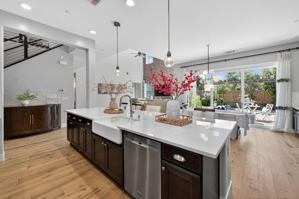 Image 23 of property listing at 638 Mesa Dr S, Madera, CA 93636