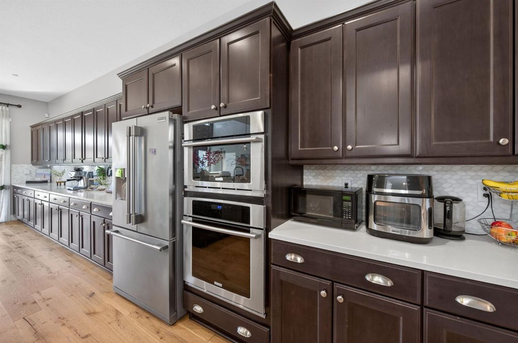 Image 24 of property listing at 638 Mesa Dr S, Madera, CA 93636