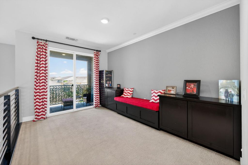 Image 32 of property listing at 638 Mesa Dr S, Madera, CA 93636