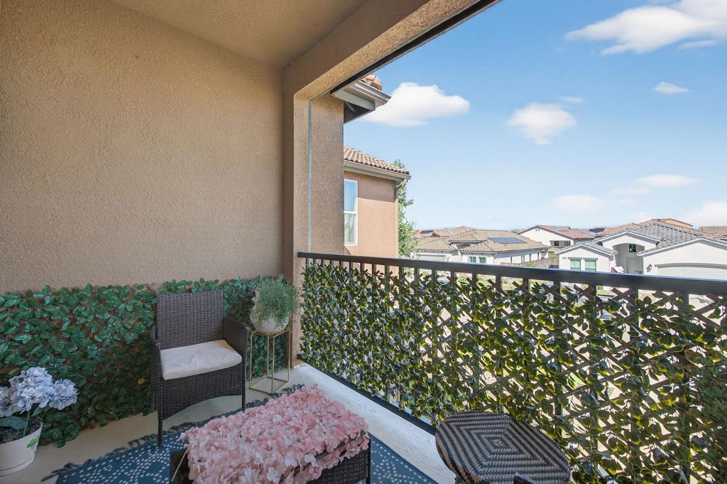 Image 34 of property listing at 638 Mesa Dr S, Madera, CA 93636