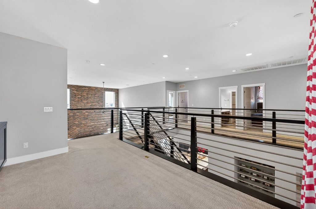 Image 36 of property listing at 638 Mesa Dr S, Madera, CA 93636