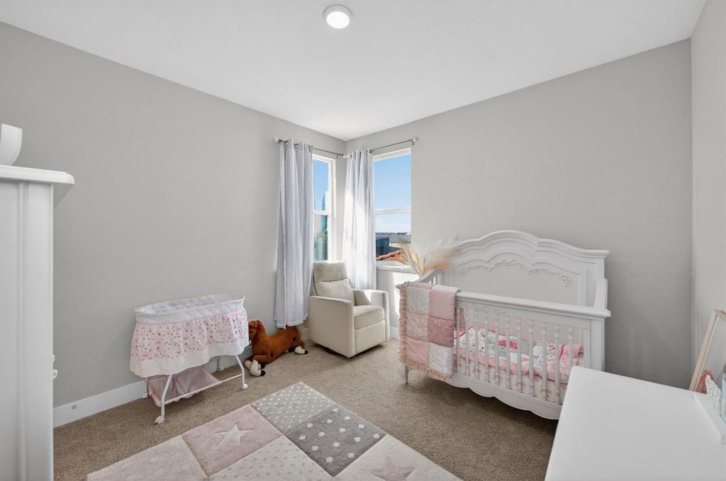 Image 37 of property listing at 638 Mesa Dr S, Madera, CA 93636