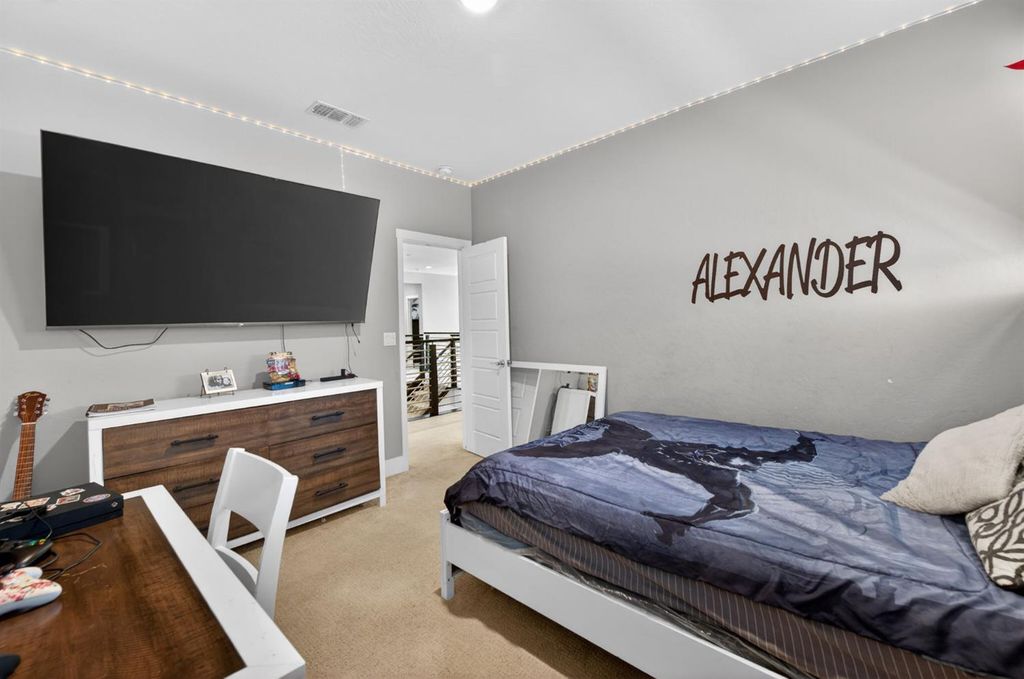 Image 42 of property listing at 638 Mesa Dr S, Madera, CA 93636