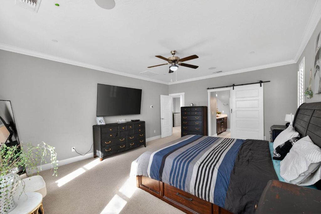 Image 44 of property listing at 638 Mesa Dr S, Madera, CA 93636