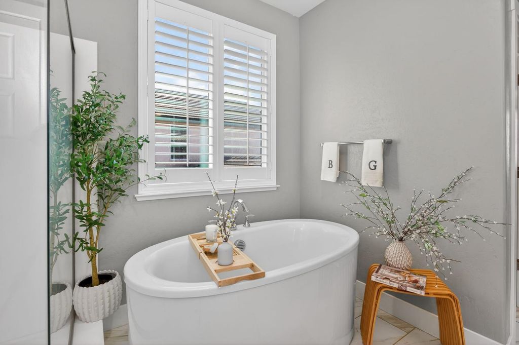 Image 47 of property listing at 638 Mesa Dr S, Madera, CA 93636