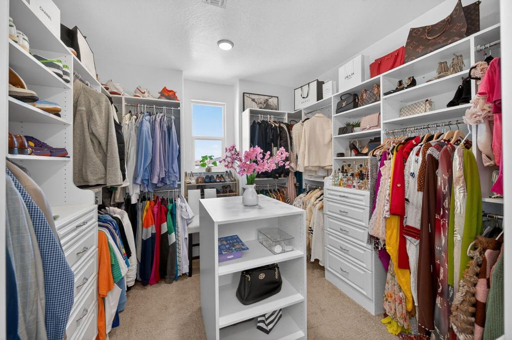 Image 48 of property listing at 638 Mesa Dr S, Madera, CA 93636