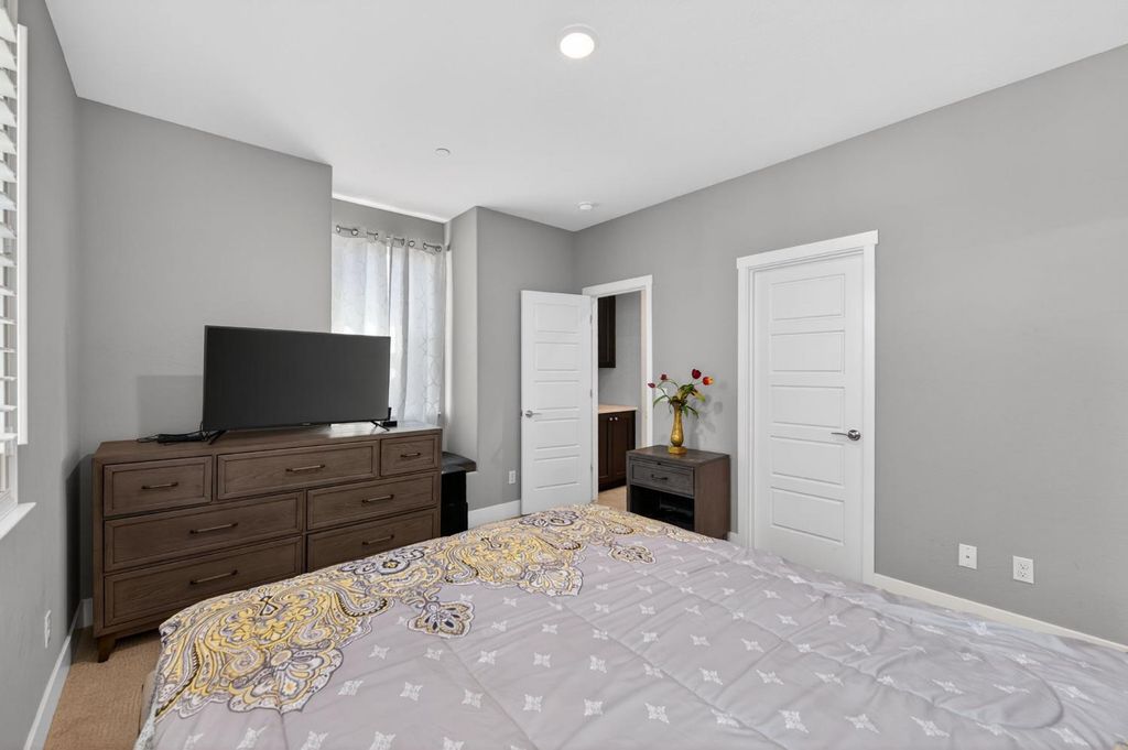 Image 50 of property listing at 638 Mesa Dr S, Madera, CA 93636