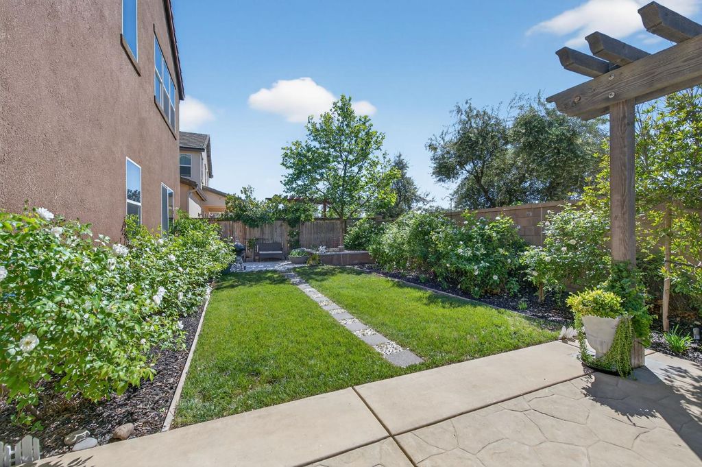 Image 55 of property listing at 638 Mesa Dr S, Madera, CA 93636