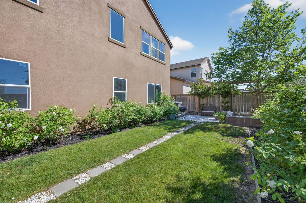 Image 57 of property listing at 638 Mesa Dr S, Madera, CA 93636