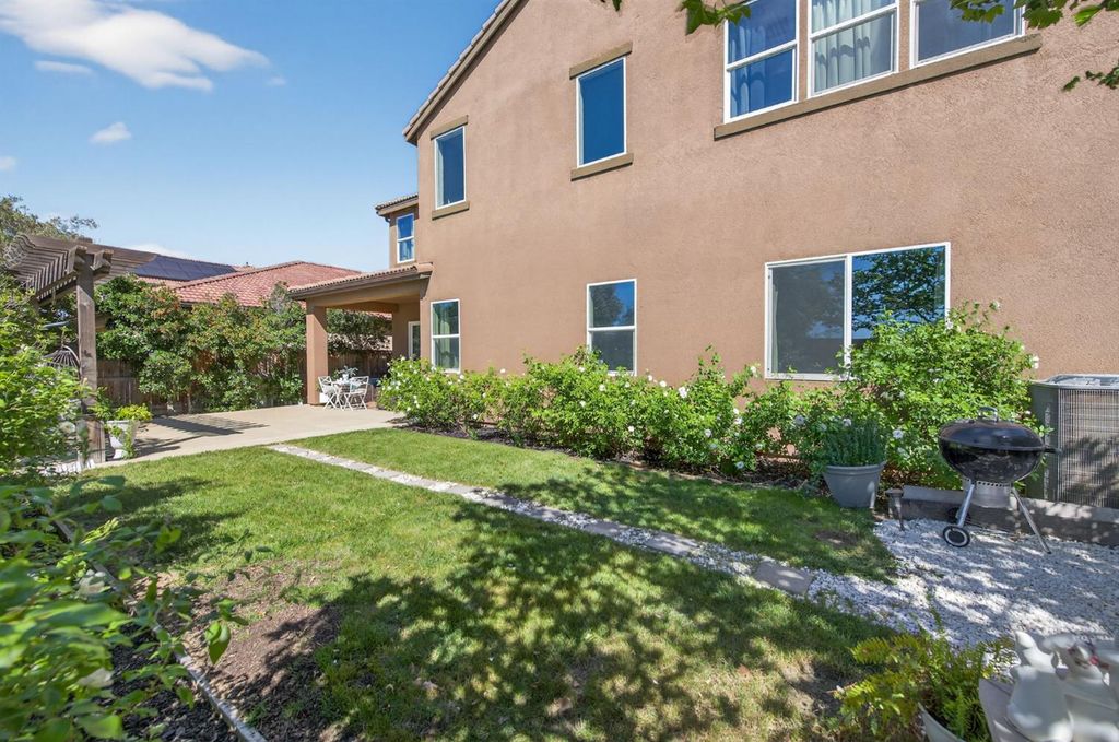 Image 60 of property listing at 638 Mesa Dr S, Madera, CA 93636