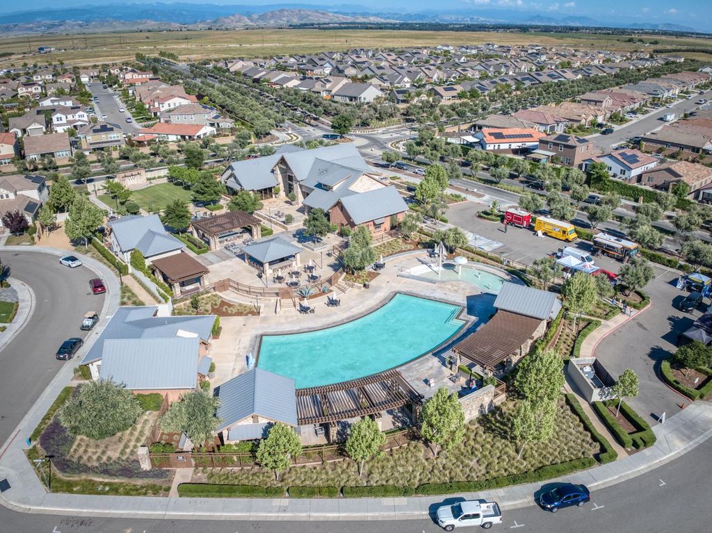 Image 65 of property listing at 638 Mesa Dr S, Madera, CA 93636