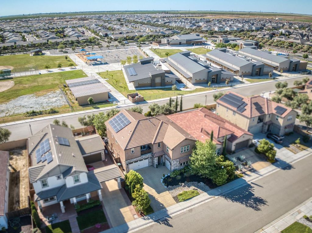 Image 67 of property listing at 638 Mesa Dr S, Madera, CA 93636