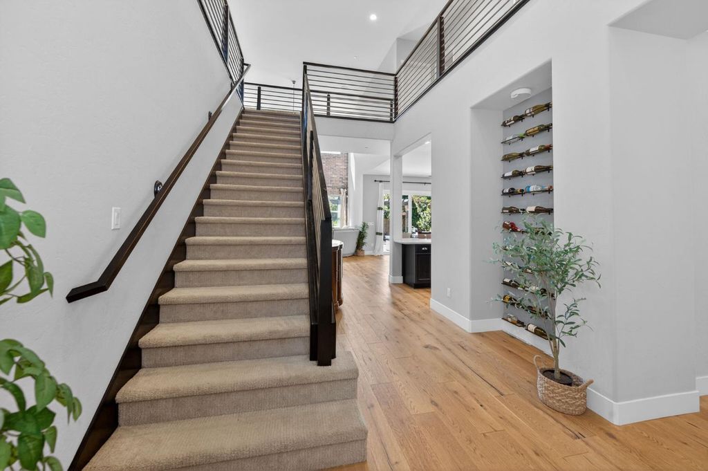 Image 9 of property listing at 638 Mesa Dr S, Madera, CA 93636