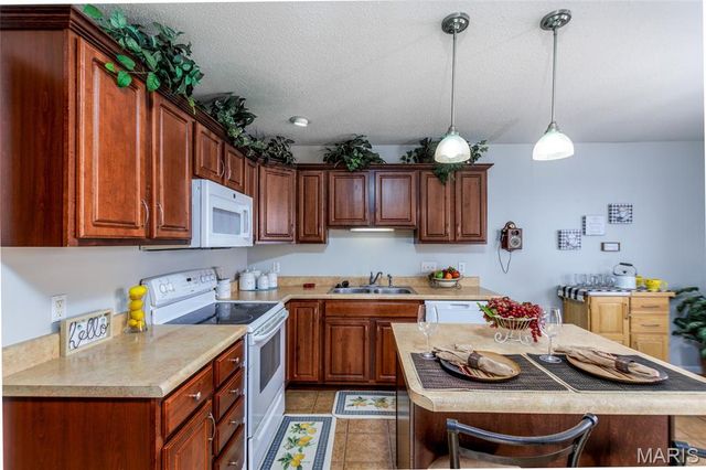 55 Bridgewater Lane B, Highland, IL 62249