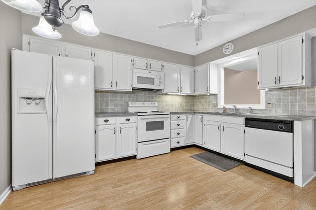 23 Meadowpond Drive, Perrysburg, OH 43551