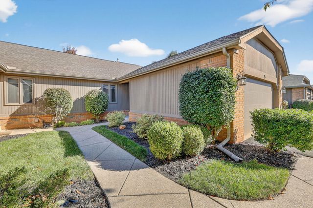 23 Meadowpond Drive, Perrysburg, OH 43551