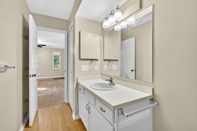 23 Meadowpond Drive, Perrysburg, OH 43551